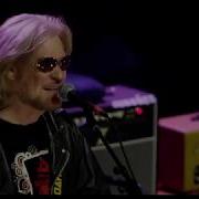 Daryl Hall John Oates Maneater Live In Dublin