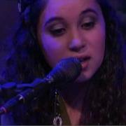 Karsu Dönmez Zingt Çok Uzaklarda