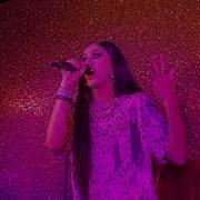 Adore Delano 3 Flowers Live