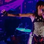 Yeah Yeah Yeahs Heads Will Roll Live In Oakland