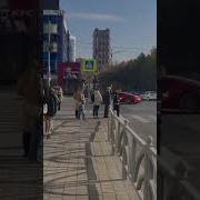 Красная Ferrari