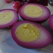Pickled Eggs With Beets And Spices