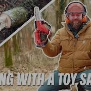 Профессиональный инструмент или просто игрушка Обзор бензопилы Milwaukee Mini Chainsaw Hatchet
