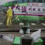 Funny Videos Of People Falling 101 QkeMhzWiFjY