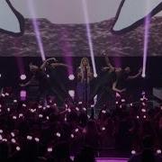 Julia Michaels Issues