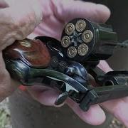 Hickok45 стреляет из Colt Python 357 Magnum