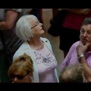 Flash Mob Amazing We Will Rock You