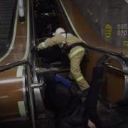 Эвакуация пострадавших при крушении эскалатора в метро