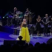 Nilüfer Dünya Dönüyor Konser
