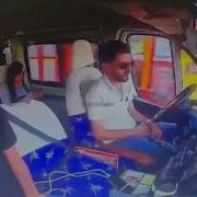 Водитель заснул и врезался автобусом в полицейский участок