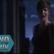 Naşide Göktürk Yüreğim Rehin Official Video