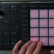 New Native Instruments Maschine MIKRO Mk3 Finger Drumming