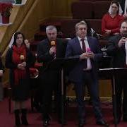 В тёмном небе над пещерой