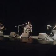 Taksin Trio Lotus Feet Canlı Performans