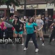 World S Largest Simultaneous Flash Mob