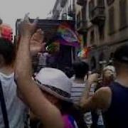 Pride Milano 2010 Folla Che Balla Al Ritmo Di YMCA