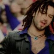 TARKAN Bir Oluruz Yolunda Official Music Video