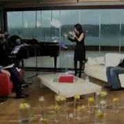 Şeffaf Oda Ebru Gündeş Beyaz 6 3 2011