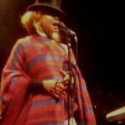 Erykah Badu Out My Mind Just In Time Live L Olympia Paris 22 07 2010 Www Onemic Net