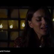 Derya Yildirim Caddelerde Rüzgar