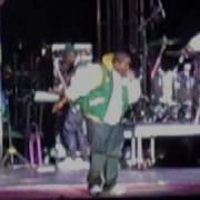Sean Kingston Preforming Face Drop At Justin Bieber Concert