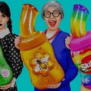 Кулинарный Челлендж Уэнсдей против Бабушки Кухонные Лайфхаки и Хитрости от BaRaDa Challenge
