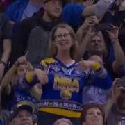 Warriors Fan Crazy Show On Dance Cam Golden State Warriors Vs Dallas Mavericks 09 11 2016