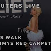 LIVE Stars Walk Grammy Red Carpet
