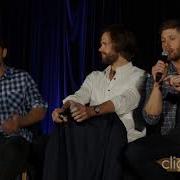 Jensen Ackles Says It S Written In The Script That Dean And Cas Eyefuck