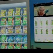 TCN Large Capacity Drink Snack Vending Machine With 32 Touch Screen