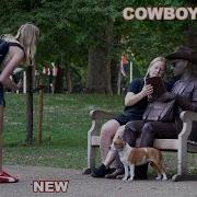 The Living Statue Got Some Hilarious Reactions