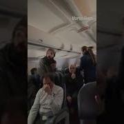I M Taking Over This Plane Passenger Allegedly Tries To Stab Flight Attendant Open Plane Door