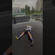 ТОП 3 ТРЮКА НА САМОКАТЕ ПОД ДОЖДЕМ Shorts Memes Shortvideo Spb Skatepark Tricks Barspin Bar