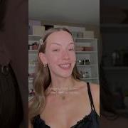 В точности следуя ритуалу макияжа Хейли Бибер