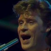 Maneater Hall Oates LIVE 1982