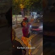 Kurban Olayim çiçekçi Kız Romen