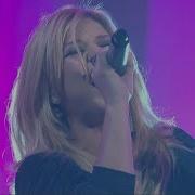 Kelly Clarkson Walk Away