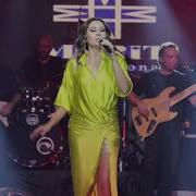 Funda Arar Benim İçin Üzülme Live Performance