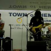 Almost Queen Under Pressure