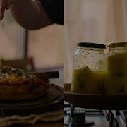 Pizza De Masa Madre Y Conservas De Ajíes Dulces Rellenos