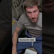 ZAMANDA 0 2 SANİYE İLERİ GİDEN ADAM Uzay Shorts