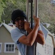 Jaws Ride Skippers Off Script