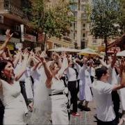 Flashmob Jerusalem Love Respect מה גרם לחתנים וכלות לצאת לרקוד ברחובות
