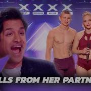 Duo Ice She Falls From Her Partner S Head But Doesn T Stop Her Routine Quarter Finals