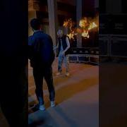 Blok3real Yaptırıcaz Tırnaklarını Kamera Arkası Shorts