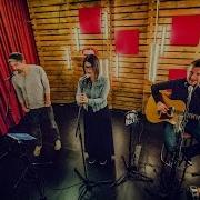 Siska Her Breakfast Band Heads Will Roll Live