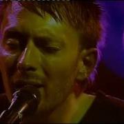 Thom Yorke Jonny Greenwood Radiohead No Surprises Live On Music Planet 2nite 2003