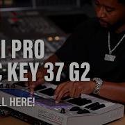 Демонстрация Akai Pro MPC Key 37 G2 Создание битов сэмплирование и автономное производство с Z