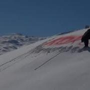 Koronavirüs şarkısı Korona Var öpme