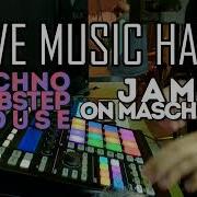 Live Performance In Music Hall LIFE Maschine MKII